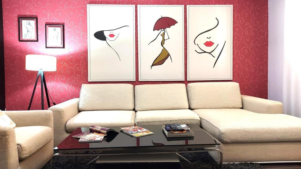 Spacious Family-Friendly Apartment In The Heart Of Bllok Τίρανα Εξωτερικό φωτογραφία