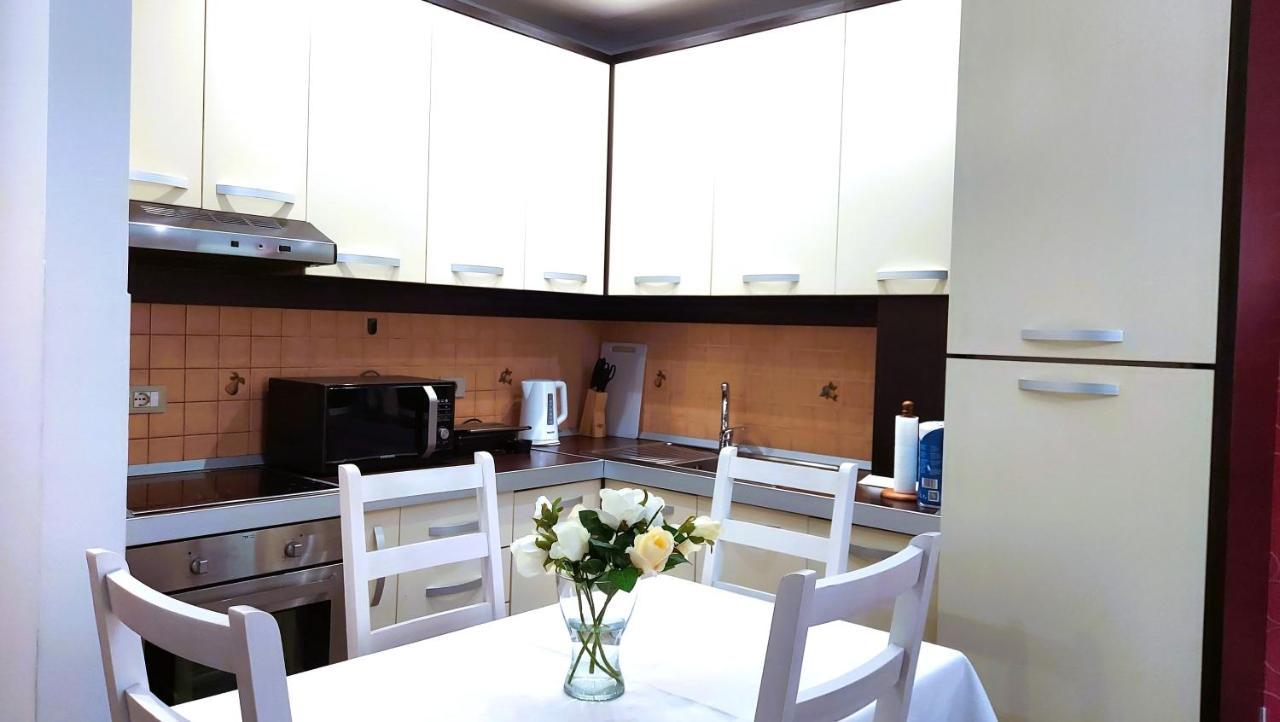 Spacious Family-Friendly Apartment In The Heart Of Bllok Τίρανα Εξωτερικό φωτογραφία
